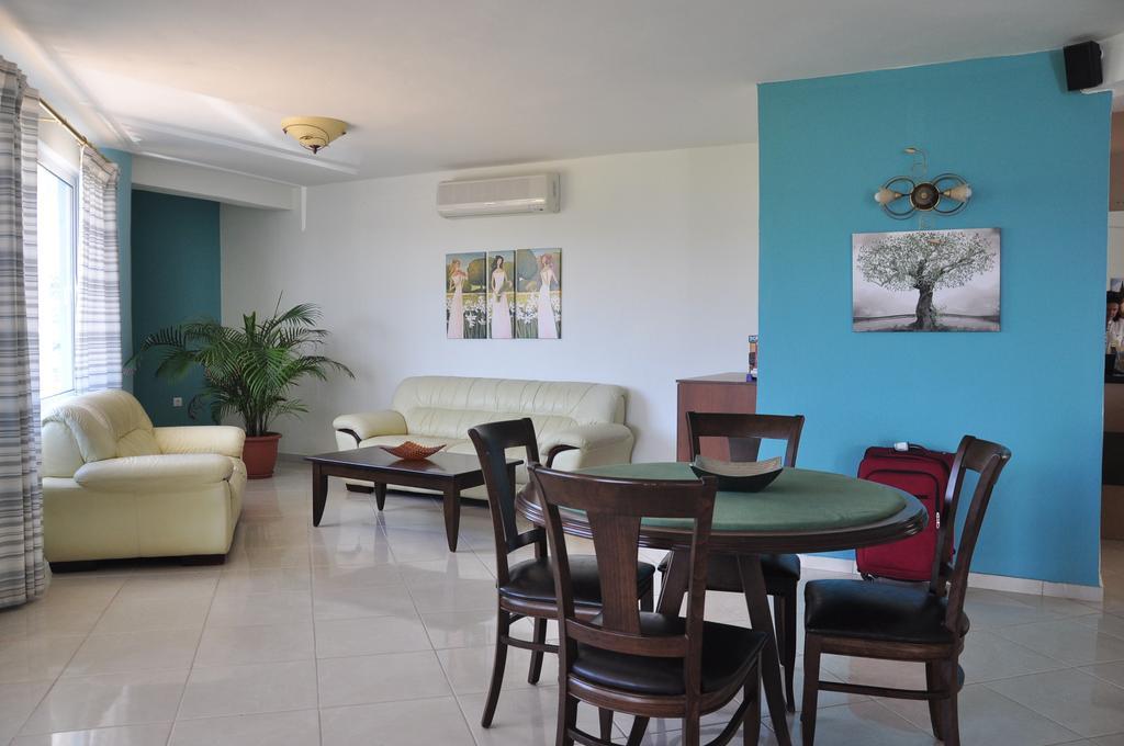 Castri Village Hotel Палекастрон Екстериор снимка